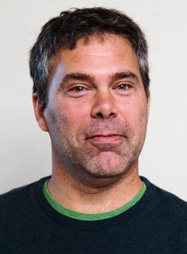 Portrait image of author Sebastian Braun.