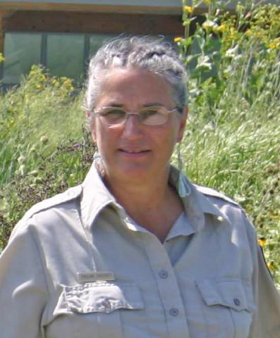 Portrait image of author Pauline Drobney.